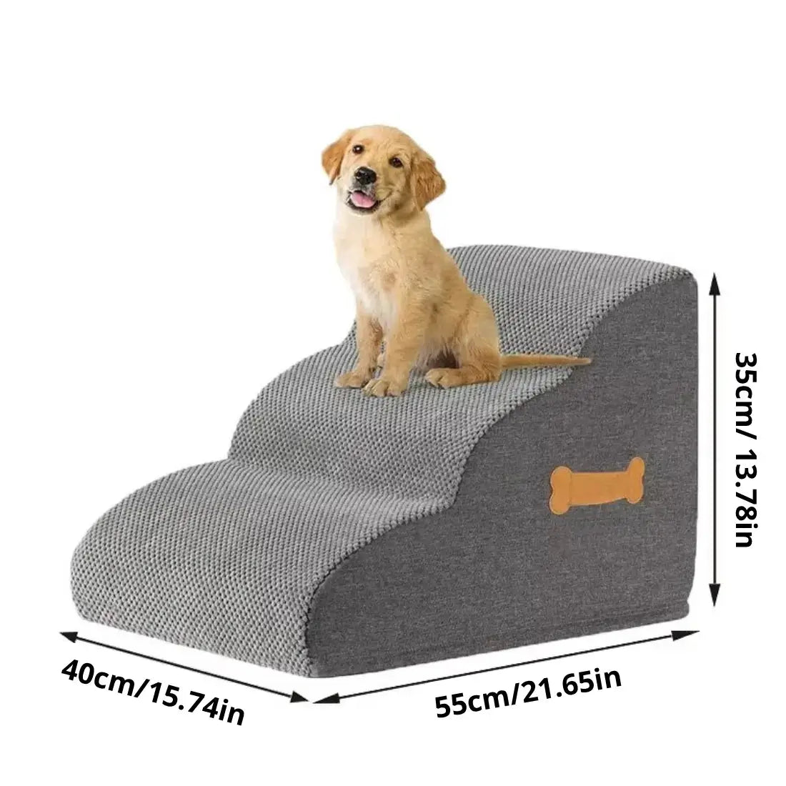 A small golden retriever sits on a three-step gray pet ramp with textured fabric sides and a bone-shaped accent, shown with dimension labels indicating 40 cm width, 55 cm length, and 35 cm height.